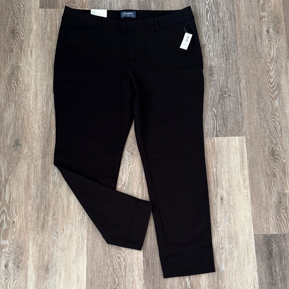 Old Navy Pants - NWT. Black Slim Fit Pants - Size 14. Old Navy Pixie Fit.